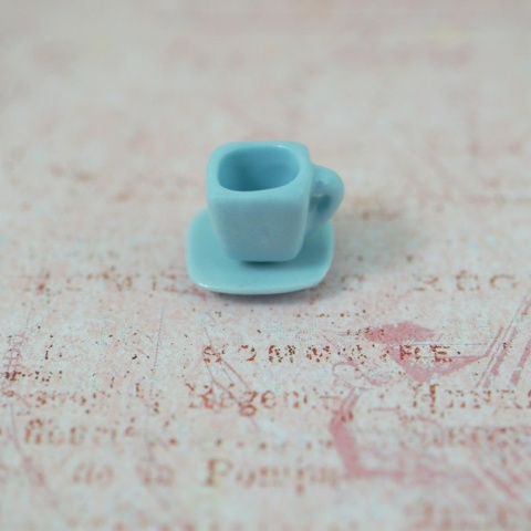 MINI CERAMICZNA KWADRATOWA FILIŻANKA Z TALERZYKIEM MINI CERAMICZNA KWADRATOWA FILIŻANKA Z TALERZYKIEM