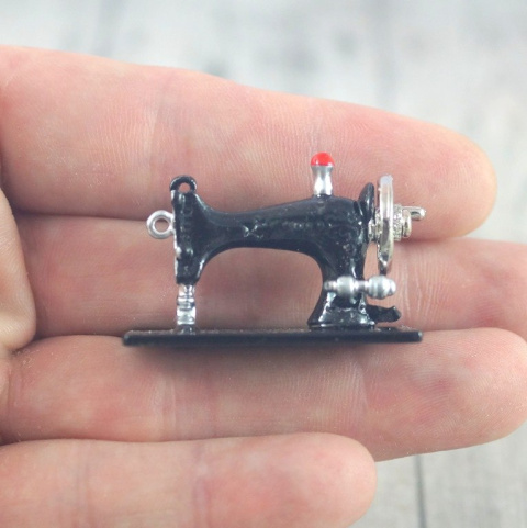 MINI METALOWA MASZYNA DO SZYCIA CZARNA MINI METALOWA MASZYNA DO SZYCIA CZARNA