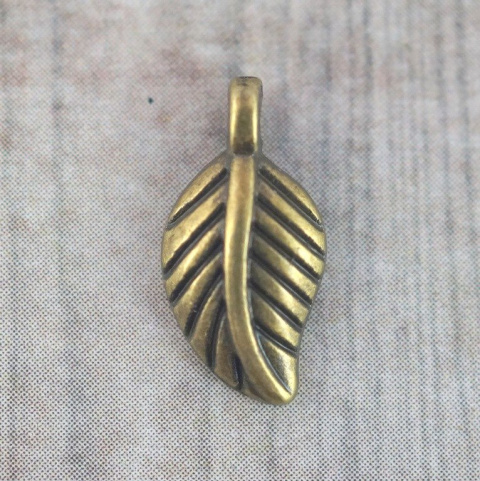 ZAWIESZKA LISTEK STARE ZŁOTO 2 szt.