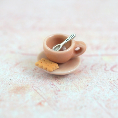 MINI CERAMICZNA FILIŻANKA Z TALERZYKIEM ORZECHOWA MINI CERAMICZNA FILIŻANKA Z TALERZYKIEM ORZECHOWA