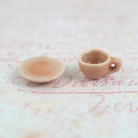 MINI CERAMICZNA FILIŻANKA Z TALERZYKIEM ORZECHOWA MINI CERAMICZNA FILIŻANKA Z TALERZYKIEM ORZECHOWA