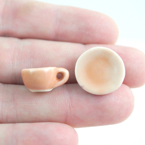 MINI CERAMICZNA FILIŻANKA Z TALERZYKIEM ORZECHOWA MINI CERAMICZNA FILIŻANKA Z TALERZYKIEM ORZECHOWA