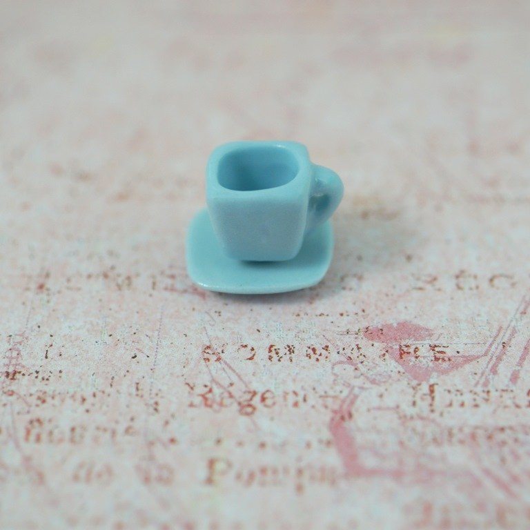MINI CERAMICZNA KWADRATOWA FILIŻANKA Z TALERZYKIEM MINI CERAMICZNA KWADRATOWA FILIŻANKA Z TALERZYKIEM