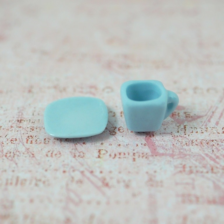 MINI CERAMICZNA KWADRATOWA FILIŻANKA Z TALERZYKIEM MINI CERAMICZNA KWADRATOWA FILIŻANKA Z TALERZYKIEM