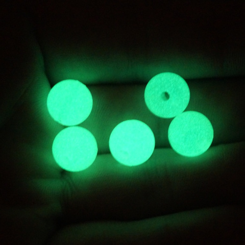 KORALIKI FLUORESCENCYJNE BIAŁE 10 mm 5 szt. KORALIKI FLUORESCENCYJNE BIAŁE 10 mm 5 szt.