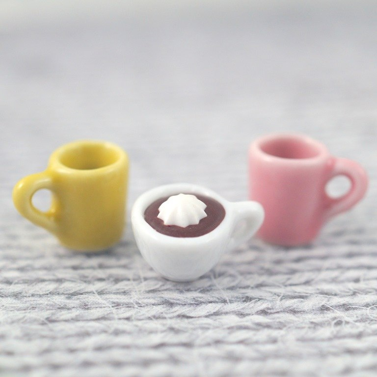 MINI KUBEK CERAMICZNY Z USZKIEM ŻÓŁTY MINI KUBEK CERAMICZNY Z USZKIEM ŻÓŁTY