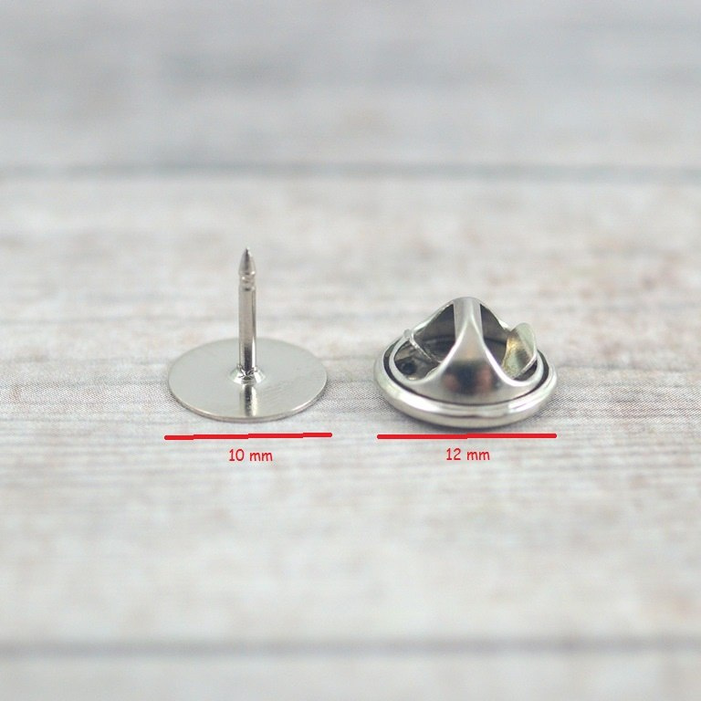 BAZA PRZYPINKI Z TALERZYKIEM SREBRNA 10 mm. BAZA PRZYPINKI Z TALERZYKIEM SREBRNA 10 mm.