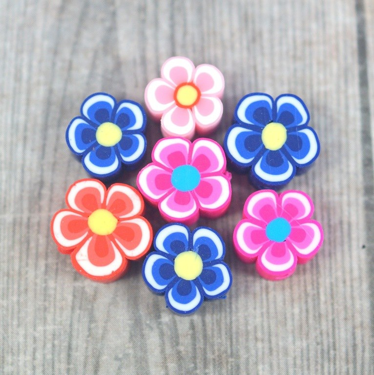 MIX KORALIKÓW FIMO- KWIATKI 10 szt. MIX KORALIKÓW FIMO- KWIATKI 10 szt.
