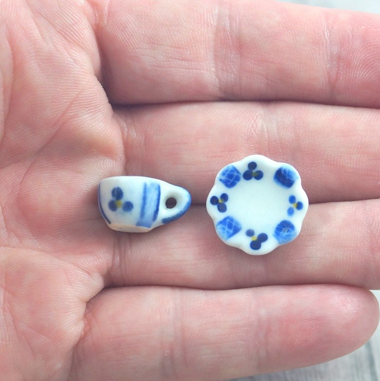 MINI DZBANUSZEK Z FILIŻANKĄ +TALERZYK MALOWANY MINI DZBANUSZEK Z FILIŻANKĄ +TALERZYK MALOWANY