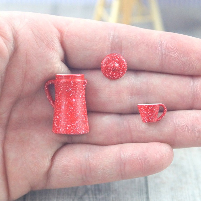 MINIATUROWY SERWIS DO KAWY W KOLORZE CZERWONYM MINIATUROWY SERWIS DO KAWY W KOLORZE CZERWONYM